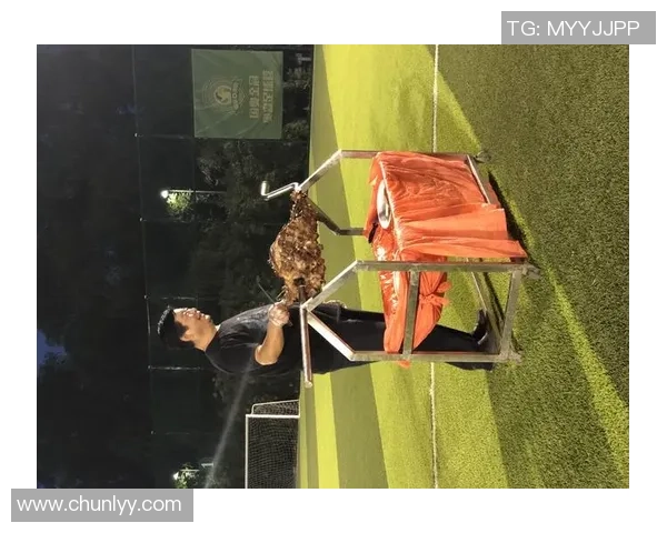 灿烈与足球明星们的精彩合影展现运动魅力与友谊的完美结合