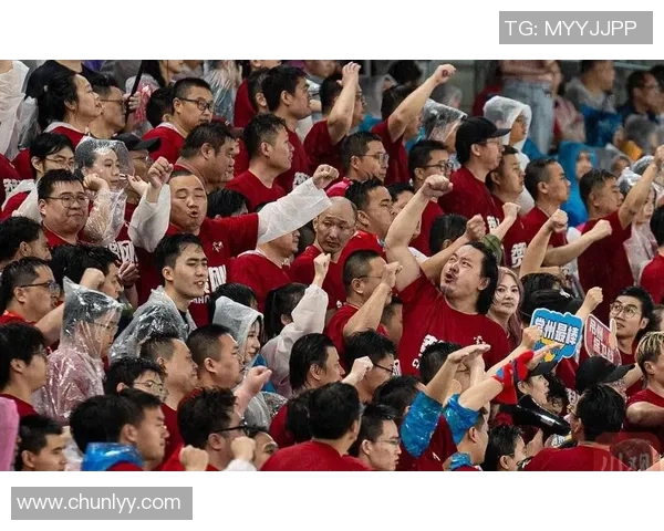 足球明星互骂视频引发热议球迷热情讨论背后真相与看法