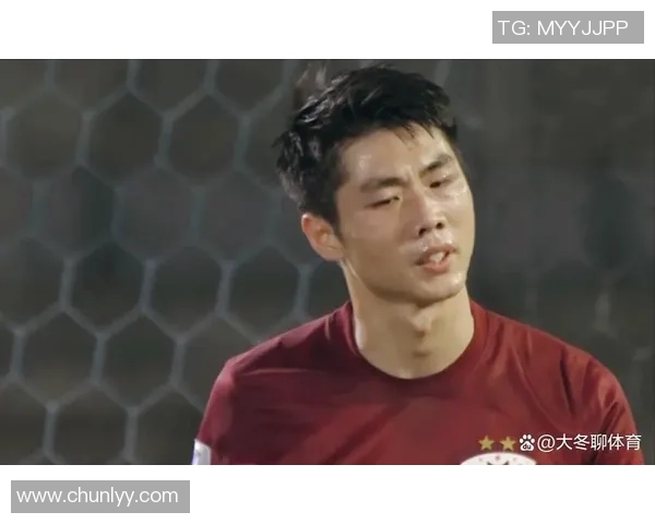 足球明星在关键时刻踢丢点球引发球迷热议赛场失误成焦点