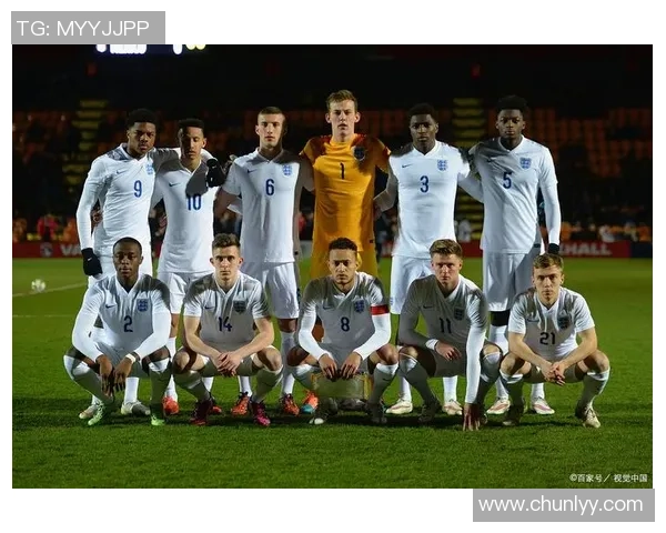 足球明星球员照片展示他们在赛场上的风采与激情的瞬间